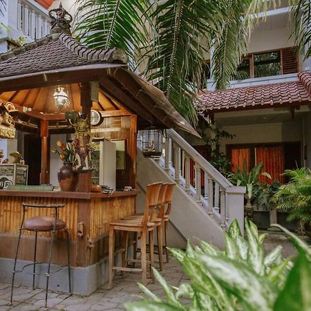 Nakula Familiar Inn Denpasar Exterior foto